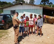 PM visita bairros de Curitiba para a entrega de mais de 500 brinquedos em comemoração ao Dia das Crianças 