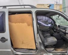 PM desmantela barracão de desmanche de carros roubados em Mandirituba, na RMC