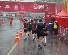 Mais de 1,3 mil atletas participam da 4ª Corrida do Fogo em Curitiba