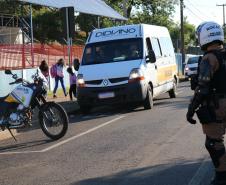 PM faz operação para fiscalizar trânsito em frente escolas de Pato Branco (PR), no Sudoeste do Estado 