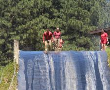 Corpo de Bombeiros leva bombeiros e policiais militares a se desafiarem no Desafio No Limite no circuito Braves Mud Race, na RMC