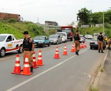 Mais de 240 policiais militares estão atuando na 2ª fase da Operação Todos Por um no bairro Cidade Industrial de Curitiba (CIC)