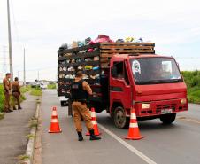 Mais de 240 policiais militares estão atuando na 2ª fase da Operação Todos Por um no bairro Cidade Industrial de Curitiba (CIC)
