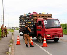 Mais de 240 policiais militares estão atuando na 2ª fase da Operação Todos Por um no bairro Cidade Industrial de Curitiba (CIC)