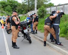 Mais de 240 policiais militares estão atuando na 2ª fase da Operação Todos Por um no bairro Cidade Industrial de Curitiba (CIC)