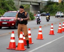 Mais de 240 policiais militares estão atuando na 2ª fase da Operação Todos Por um no bairro Cidade Industrial de Curitiba (CIC)