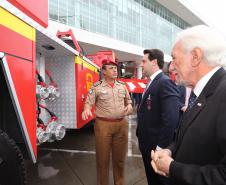  Bombeiros recebem plataformas para combate a incêndio em grandes alturas