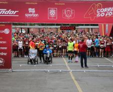 Mais de 1,3 mil atletas participam da 4ª Corrida do Fogo em Curitiba