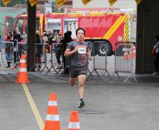 Mais de 1,3 mil atletas participam da 4ª Corrida do Fogo em Curitiba