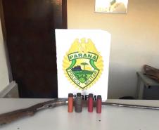 Em situações distintas, PM apreende espingarda e maconha após abordagem na região Sudoeste