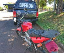 Motociclista é preso após ser flagrado com mais de 3 quilos de maconha na Ponte Internacional da Amizade, em Foz do Iguaçu (PR)