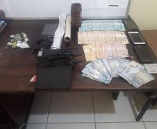 Durante cumprimento de Mandado Judicial, PM prende três pessoas e apreende drogas e munições em Sapopema (PR)