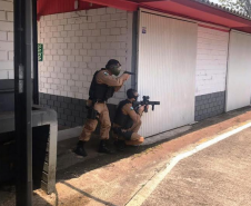 Policiais militares do 3° BPM participam de instrução prática de tiro policial em Pato Branco (PR)