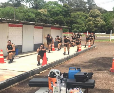 Policiais militares do 3° BPM participam de instrução prática de tiro policial em Pato Branco (PR)