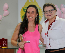 Policiais femininas participam de café outubro rosa para conscientização ao câncer de mama em Ponta Grossa (PR)