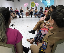 Policiais femininas participam de café outubro rosa para conscientização ao câncer de mama em Ponta Grossa (PR)