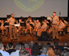 Banda sinfônica da PM toca músicas tema de personagens de histórias em quadrinhos em apresentações beneficentes no Norte do Paraná