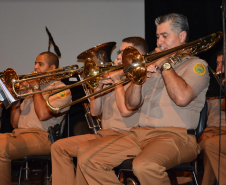 Banda sinfônica da PM toca músicas tema de personagens de histórias em quadrinhos em apresentações beneficentes no Norte do Paraná