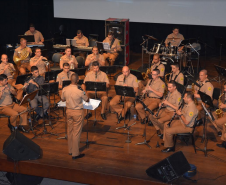 Banda sinfônica da PM toca músicas tema de personagens de histórias em quadrinhos em apresentações beneficentes no Norte do Paraná