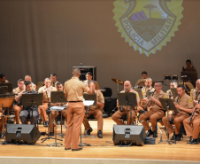 Banda sinfônica da PM toca músicas tema de personagens de histórias em quadrinhos em apresentações beneficentes no Norte do Paraná