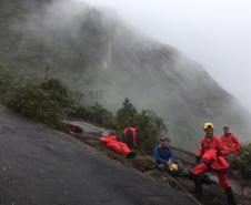 BPMOA resgata adolescente que caiu no Pico do Marumbi, em Morretes (PR)