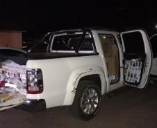 Homem tenta fugir de abordagem policial, mas é preso transportando cigarros em veículo roubado no Oeste do estado