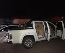 Homem tenta fugir de abordagem policial, mas é preso transportando cigarros em veículo roubado no Oeste do estado