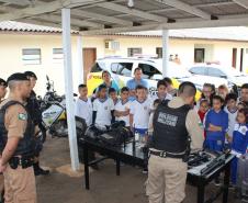 Crianças visitam sede do 26° Batalhão em Telêmaco Borba (PR), nos Campos Gerais