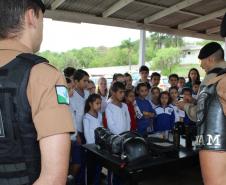 Crianças visitam sede do 26° Batalhão em Telêmaco Borba (PR), nos Campos Gerais