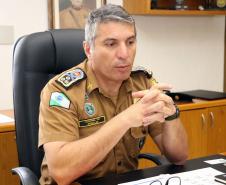 Comandante-Geral da PM entrega medalha de Mérito de Ensino a tenente-coronel da Reserva Remunerada 