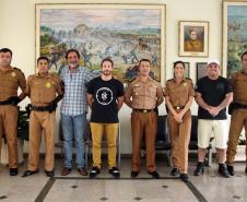  Integrantes de produtora de filme visitam Quartel do Comando-Geral da PM, em Curitiba