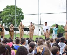 Policiais militares do 17º Batalhão fazem surpresa para garoto fã da Polícia Militar em São José dos Pinhais (RMC)