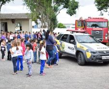 Policiais militares do 17º Batalhão fazem surpresa para garoto fã da Polícia Militar em São José dos Pinhais (RMC)