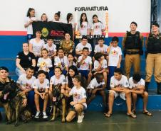 Durante formatura do PROERD, Canil do 19º Batalhão faz apresentação com os cães da corporação em Palotina (PR)