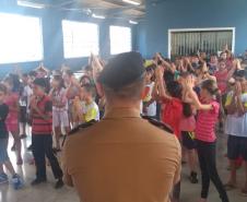 Batalhão da PM realiza 1ª edição de distribuição de presentes de Natal em escola municipal de Guarapuava (PR)