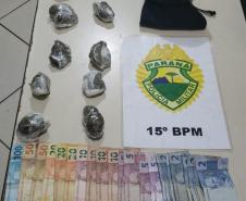 PM apreende quase um quilo de maconha e encaminha homem com Mandado de Prisão em Rolândia (PR)