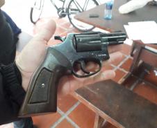 Operação Libertatem resulta na apreensão de duas armas de fogo e quase 200 buchas de cocaína no Litoral do estado