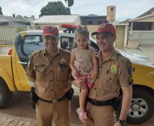 Militares estaduais visitam pequeno fã da polícia em Campo Mourão (PR)