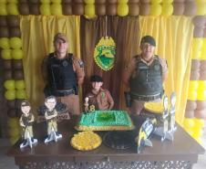 Policiais militares fazem presença na festa de aniversário de 8 anos de Yasmin em Fazenda Rio Grande, Região Metropolitana de Curitiba