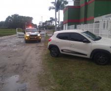 BPRv recupera carro abandonado na PR 412 durante a Operação Verão Maior
