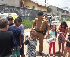 PM arrecada mais de 300 brinquedos e entrega para crianças de diversos bairros de Curitiba