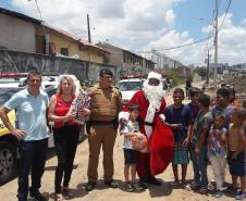 PM arrecada mais de 300 brinquedos e entrega para crianças de diversos bairros de Curitiba