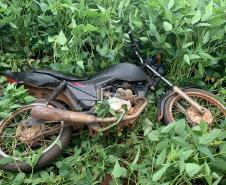 PM prende dois homens, recupera motocicleta e apreende crack em Jacarezinho (PR)