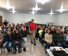 Projeto do Corpo de Bombeiros, dentro do projeto-piloto Em Frente Brasil, beneficia cerca de 6,5 mil alunos de São José dos Pinhais, na RMC