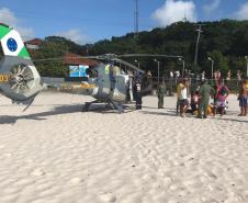 BPMOA resgata mulher na Ilha do Mel (PR) que passou mal durante cruzeiro