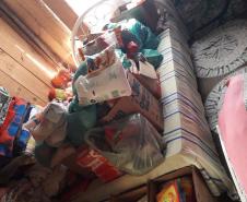 Policiais de Campina Grande do Sul, na RMC, entregam alimentos e brinquedos para família no Natal