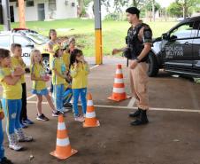 Alunos da Associação Educacional Nossa Escola visitam sede do 3° Batalhão em Pato Branco (PR)