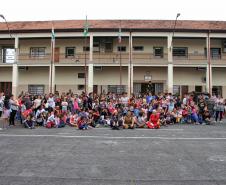 Natal Solidário da PM presenteia mais de 180 crianças com brinquedos, brincadeiras e Papai Noel em Curitiba (PR) 