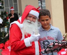 Natal Solidário da PM presenteia mais de 180 crianças com brinquedos, brincadeiras e Papai Noel em Curitiba (PR) 