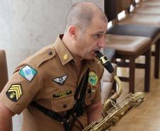 Banda da PM homenageia Comandante-Geral com música e comemora promoção de integrantes em solenidade no Palácio do Iguaçu